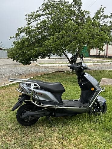 Скутер Skymarx 11, серый цвет. Особенности и оснащение: - Двигатель — 2