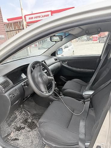 Транспорт: Toyota Corolla: 2004 г., 1.4 л, Кол менен иштөөчү, Хетчбек — 3