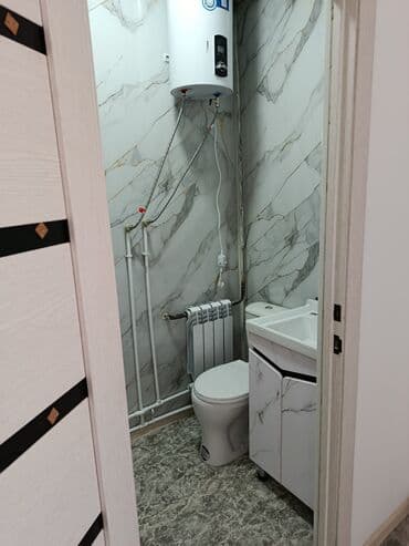 район дордой: Теңдиктен 1 бөлмөлүү квартира берилет. Душ, туалет бар, суу Аристон — 4