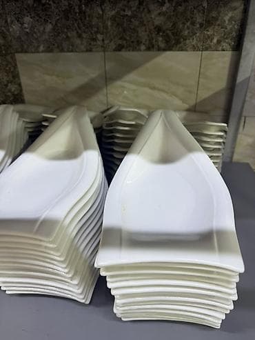 Сервировочные тарелки/блюда из белой керамики - Форма: вытянутая