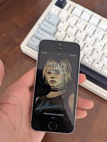 Техника и электроника: IPhone SE, Б/у, 32 ГБ, Серебристый, 84 % — 5