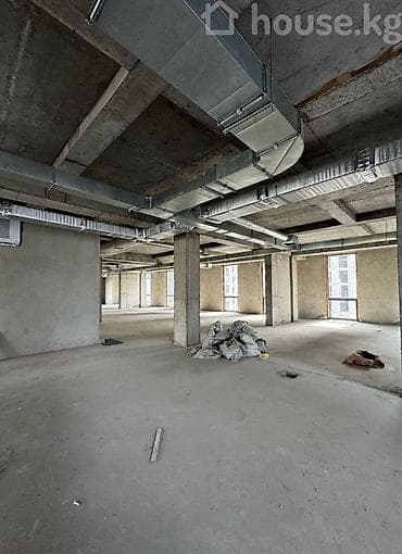 пустой помещение: Аренда офисов, 300 м², В бизнес центре, 1 линия, С видом на горы, С отдельным сан узлом — 3