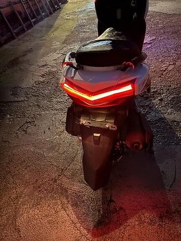 мототехника бишкек: Скутер QMaks Racing с документами 165куб белого цвета с агрессивным — 5