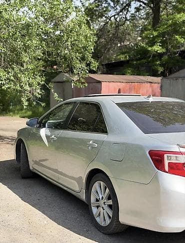 bmw 5 e60: Toyota Camry: 2014 г., 2.5 л, Автомат — 5