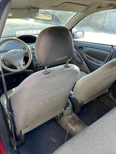 Продажа авто: Toyota Yaris: 1999 г., 1 л, Механика, Бензин, Хэтчбэк — 4