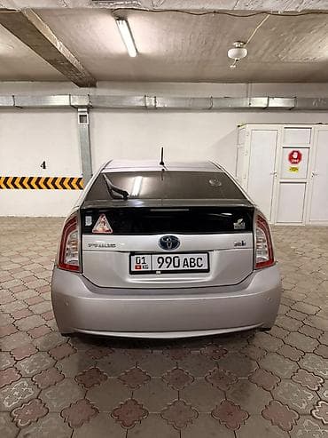 тае: Toyota Prius: 2013 г., Гибрид, Хэтчбэк — 4