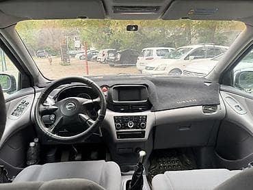 Nissan Tino: 2004 г., 1.8 л, Механика, Бензин, Минивэн — 3