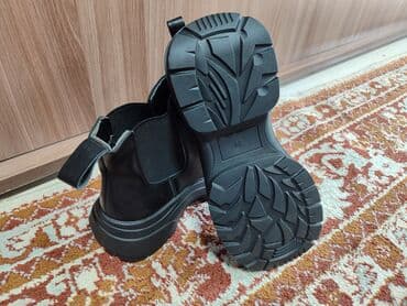 Киреге берилүүчү кийимдер: Батинкелер, 39, 4F, Жаңы, түсү - Кара, Акысыз жеткирүү — 5