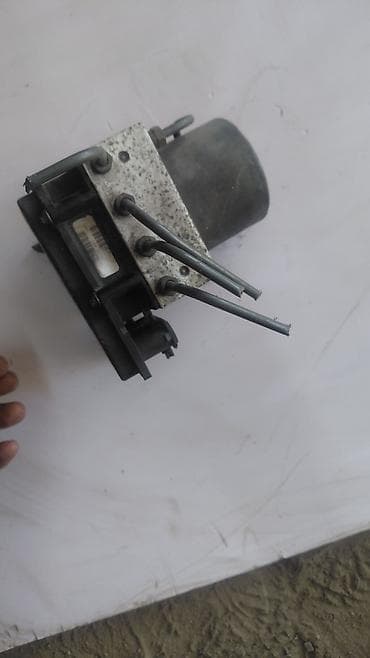 mini jack: Блок ABS Toyota 2003 г., Б/у, Оригинал, Япония — 2