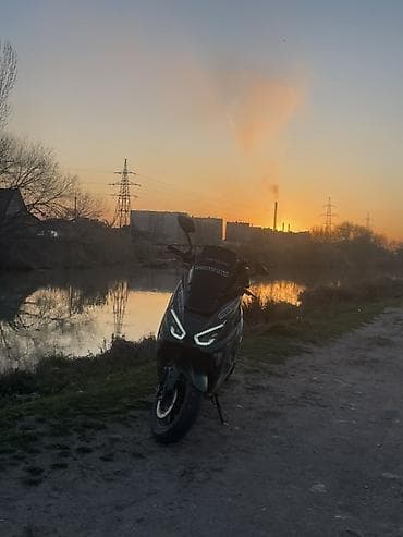 дрифт трайк бензиновый: Скутер/максискутер городского класса - Агрессивная передняя оптика — 1