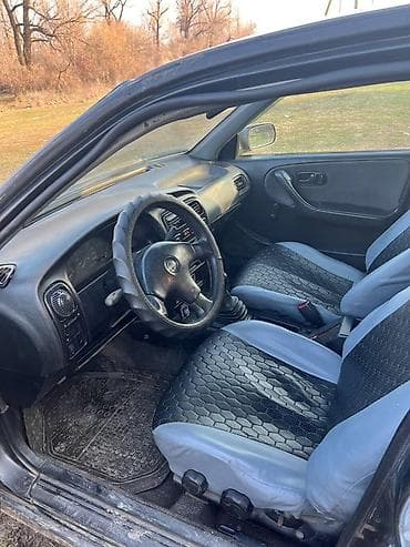 Nissan Primera: 1991 г., 1.6 л, Ручные, Бензин, Седан