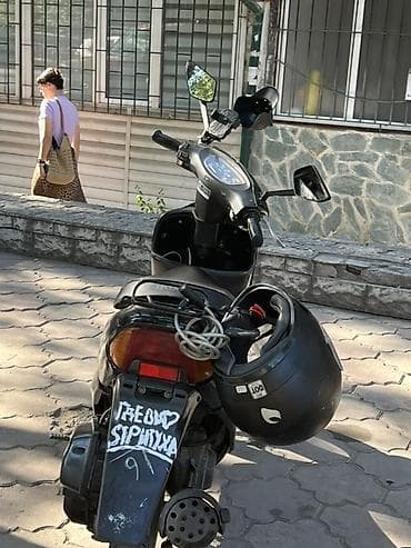 скутер 100куб: Скутер 50 см³, черный Хонда 34 2 тактный Характеристики и оснащение: - — 2