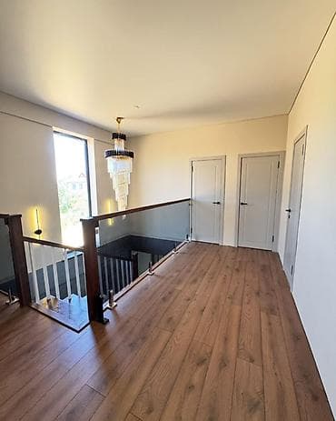 4 комнаты: 🏡 Срочно продаётся 2-этажный 5-комн. дом в Байтик VIP! 🟩 Площадь дома — 9