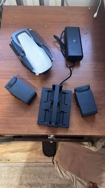 Дроны: Комплект для дрона DJI Mavic Air. Включает в себя сам дрон серого — 1