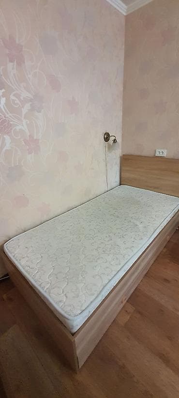 заберем старый матрас: Двуспальная кровать, Б/у, С матрасом, длина - 170 см — 2