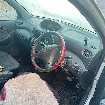 etari 700: Toyota Funcargo: 2003 г., Минивэн — 4