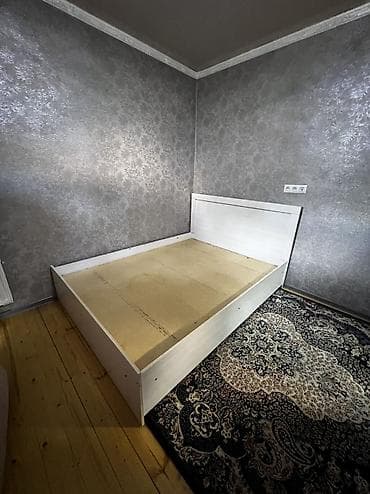 study table: Двуспальная кровать, Б/у, Каркас без матраса, длина - 200 см — 1