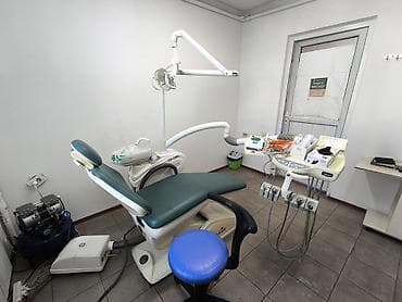 Продаю Стоматологическая установка с компрессором, врачебный столик и
