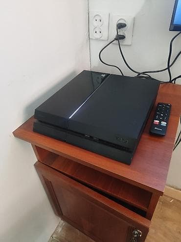 PlayStation 4 (оригинальная версия, черная) Комплектация: - Консоль