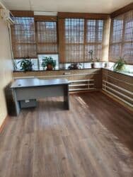 офис дом: Сатам Офистик 260 кв. м, Ремонту бар, Эмереги менен, Көп кабаттуу имарат, 4 кабат — 11