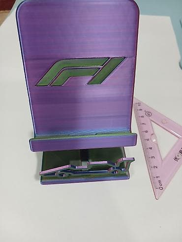 Аксессуары и тюнинг: Подставка для смартфона с логотипом F1, напечатанная на 3D‑принтере — 1