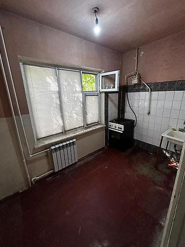 ansari bishkek: 1 комната, 34 м², 105 серия, 1 этаж, Старый ремонт — 4