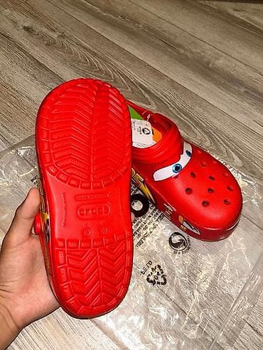 джибитсы на кроксы: Crocs x Disney/Pixar Cars — модель с Лайтнингом Маккуином. - — 3