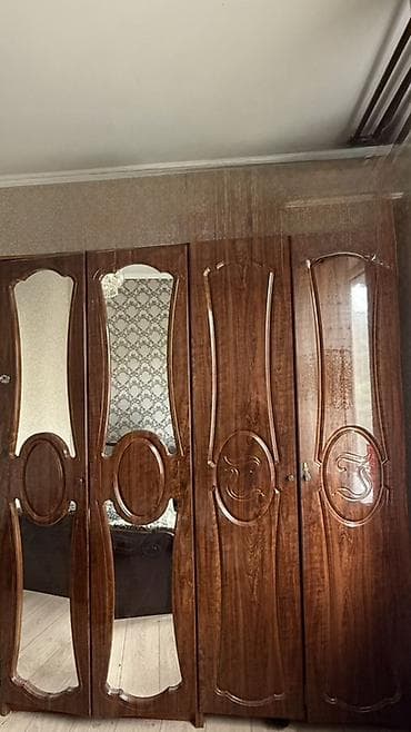 Спальные гарнитуры: Спальный гарнитур в классическом стиле Состав: - Двуспальная кровать — 3