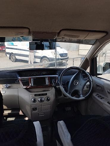 Toyota: Toyota Noah: 2003 г., 2 л, Автомат, Бензин, Минивэн — 8