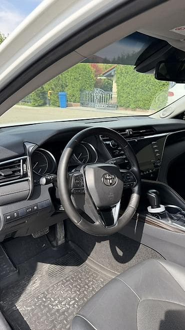 солид: Toyota Camry: 2018 г., Седан — 7