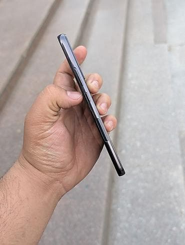 нот 30: Samsung Galaxy S22 Plus, Б/у, 256 ГБ, цвет - Черный, 1 SIM, eSIM — 4