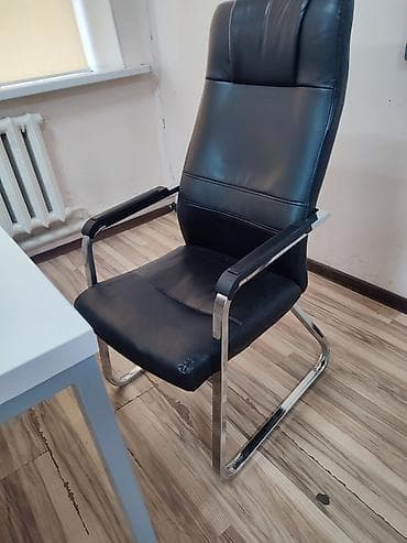 Офисное кресло, С колесиками, цвет - Черный, Экокожа