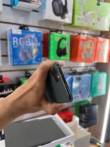 13 iphone pro max: IPhone 11 Pro, Matte Midnight Green — 5