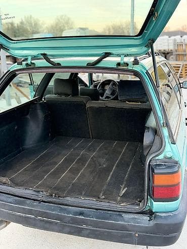 бир: Volkswagen Passat Variant: 1992 г., 1.8 л, Кол менен иштөөчү, Бензин, Универсал — 8