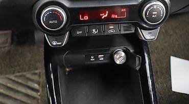 инфинити машина: Kia Stonic: 2020 г., 1.4 л, Автомат, Бензин, Лифтбек — 6