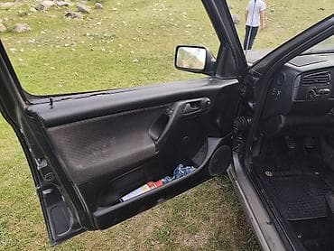 small car: Volkswagen Golf: 1994 г., 1.8 л, Ручные, Бензин, Хэтчбэк — 10