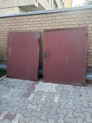 Металлические распашные ворота б/у - Материал: сталь, рифлёный лист -