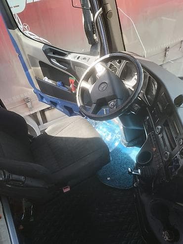 yamaha vx: Тягач, Mercedes-Benz, 2013 г., Тентованный — 3