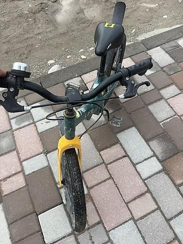 Детский транспорт: Детский велосипед LANQ (примерно 16–18"), городской/прогулочный. Есть — 1