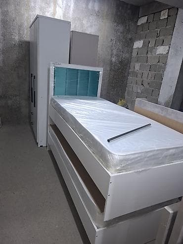 зеркало 500: В прдоже трехстворчетый шкаф с разными расцветками размером — 10