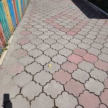 ложим брусчатку: Продам б/у: тротуарная плитка разных форм и расцветок. Доска классная — 2