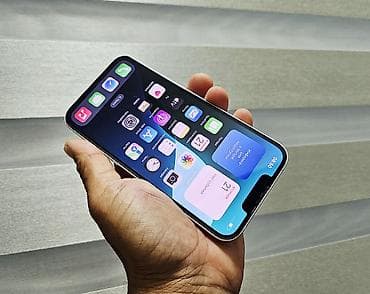 IPhone 13, Б/у, 128 ГБ, Белый, Чехол, Защитное стекло, 77 %