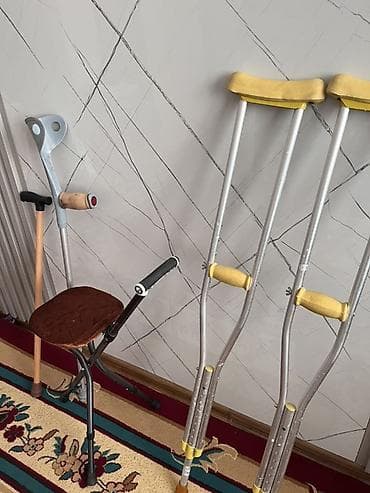 Медицинская одежда: Складная инвалидная коляска и набор костылей в подарок❕ Коляска: - — 2