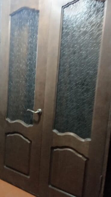 ламинат бу продаю: Межкомнатная дверь, Б/у, Со стеклом, Двухстворчатая, Деревянная, цвет - Коричневый — 5