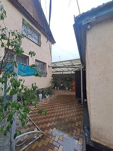 я ищу частный дом: Просторный частный дом с благоустроенным двором. - Планировка — 4