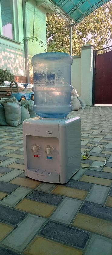 вода охладитель: Настольный кулер для питьевой воды с верхней загрузкой бутыли — 1