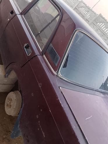 детские костюмы вампира: Кузов ВАЗ «классика» (седан, 4 двери), бордовый цвет. Комплект для — 3