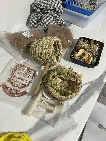 клетка бу: Продаются два волнистых попугая вместе с большой напольной клеткой — 5