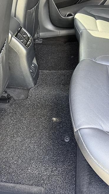 спидометор: Салон автомобиля бизнес-класса с современным оснащением. Основные — 10