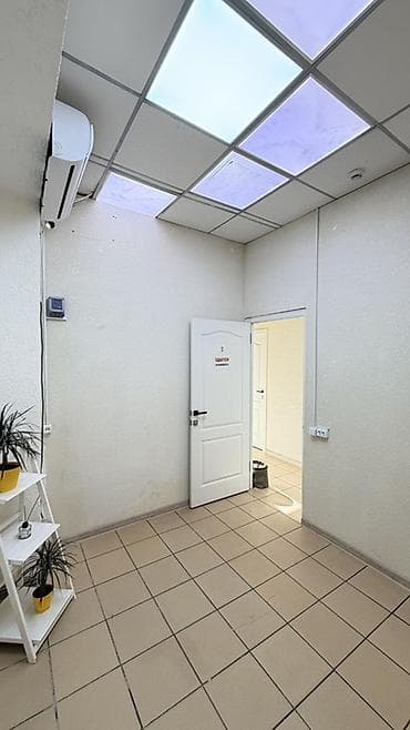 Коммерциялык мүлк: Кеңселерди ижаралоо, 10 м², Турак комплексинде, 1-катар — 3